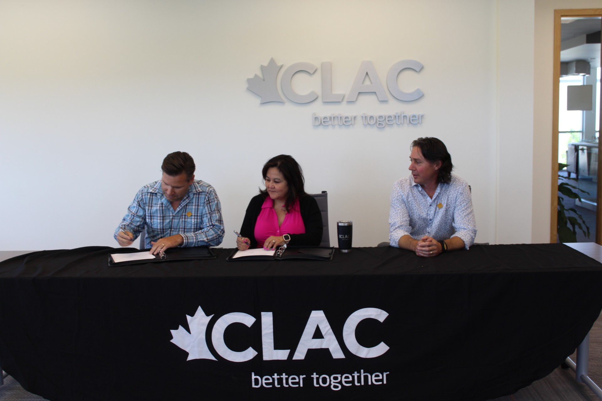Photo: Signing of CLAC agreement